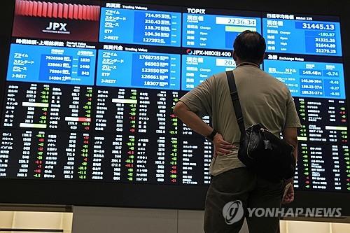 [도쿄증시-마감] 선물 매도에 장중 반락 후 마감_윤시윤