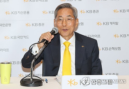 윤종규 KB금융 회장, 27일 국감 증인 불출석 사유서 제출_이수용