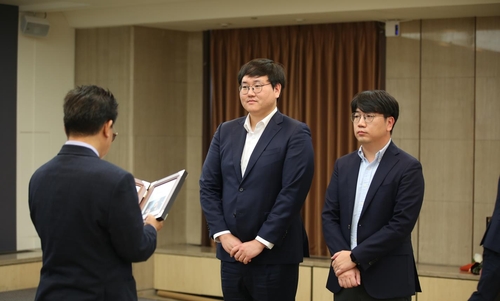 연합인포맥스 최진우·최욱 기자 '이달의 기자상' 수상_고유권