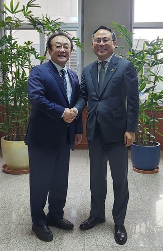 새마을금고중앙회장 사임…12월 첫 직선제 보궐선거_이수용