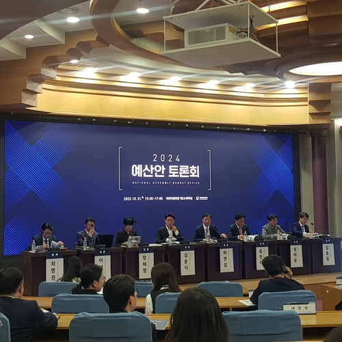 "현재 경기 상황선 적극 재정 필요" vs "재정 정상화 견지"_한종화