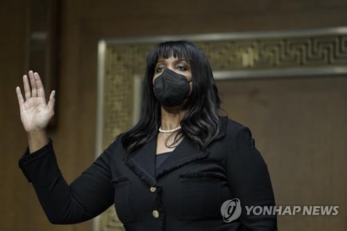 쿡 연준 이사 "금리 현 수준, 충분히 제약적이길 바라"_윤영숙