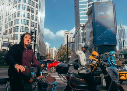 中 주식 기피해 이익 본 투자자들…"선택권 많지 않아"_윤시윤