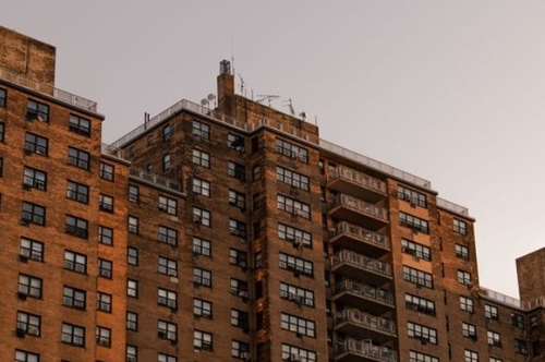 파산한 美 시그니처은행 자산 파격가에 낙찰 임박…블랙스톤 참여 가능_강수지