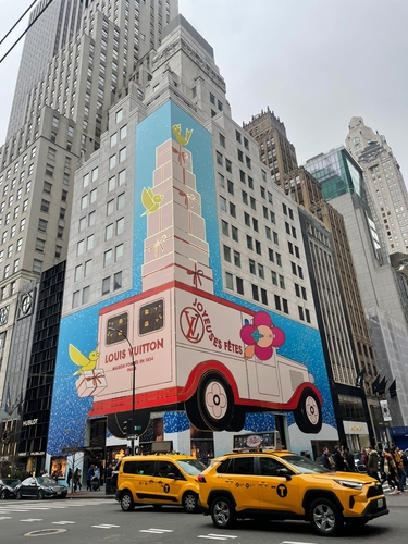 바클레이즈 "LVMH, 4분기에도 성장 둔화 겪을 것"_진정호