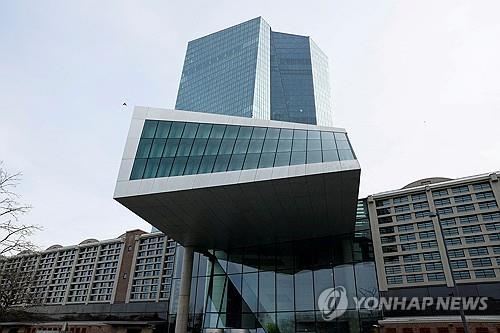[연준 피벗 임박] "ECB·BOE, 연준에 이어 금리 동결할 것…내년 짧은 침체"_윤시윤