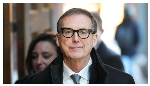 BOC 총재, 파월 의장과 선 그어…"금리인하 논의 시기상조"_진정호