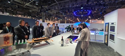 허태수 "기회는 어려운 시기에"…CES서 AI·로봇 기술 살펴_박준형