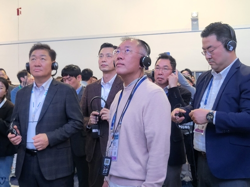 바쁜 회장님 발걸음 멈추게 한 '삼성' 제품은_유수진