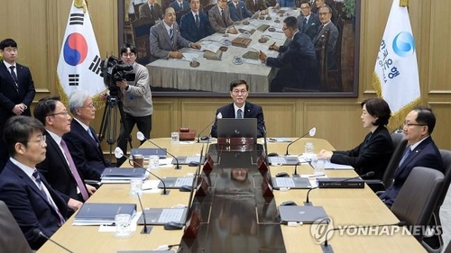 이창용 "다섯 분 금통위 가장 최근이 언제였죠"…6인 금통위 개회_이규선