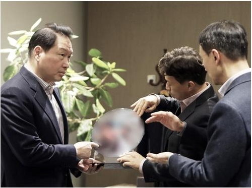 [한창헌의 기업단상] HBM 패권전쟁 2라운드 승자는_한창헌