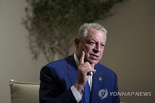 애플 "앨 고어·제임스 벨 이사회에서 물러날 것"_윤시윤