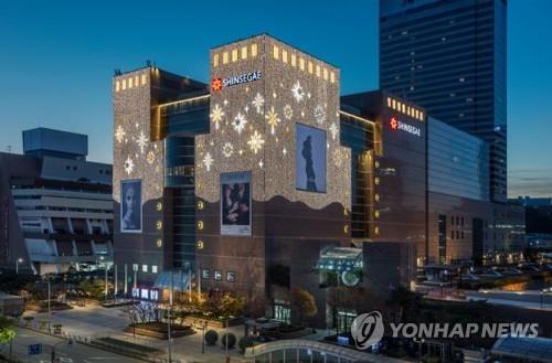 '쓰는 사람은 쓴다'…백화점업계 영업이익 급증 전망_이미란