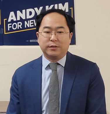 '첫 한국계 상원 출사표' 앤디김 "美 정치,한인사회 목소리 내야"_정선영
