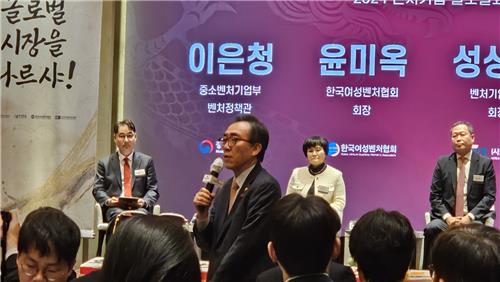 조태열 장관 "외교부도 경제부처 일원…해외 시장정보 공유"_김학성