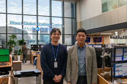 김창현 FX마케팅팀 과장(좌), 조재현 FX마케팅팀 부부장(우)