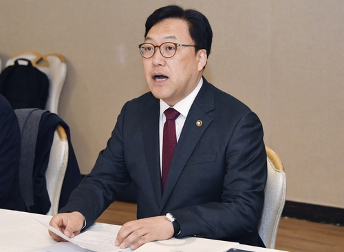 기재차관 "설 이후 과일·채소값 강세 지속…물가안정 노력 강화"_최욱