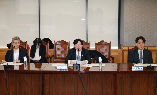 금융위 부위원장, 은행권에 "대출 과당경쟁 지양하라" 경고_이현정