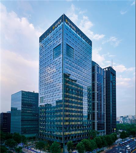 KB금융 임직원 MWC 2024 참관…디지털 강화 모색_이수용