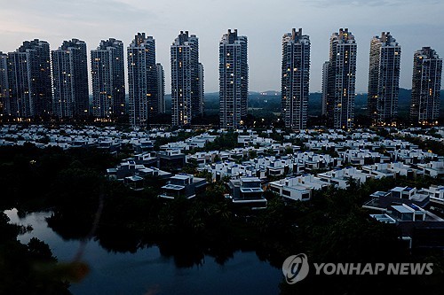 "부동산 규제 완화에 홍콩 순훙카이부동산 주가 수혜"_이재헌