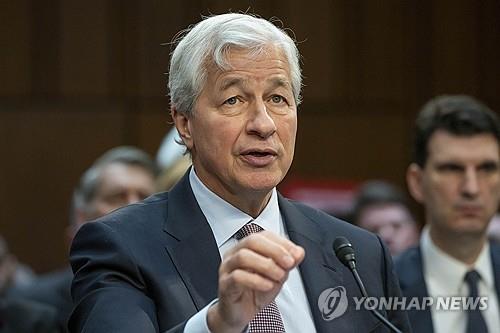 JP모건 CEO "美 증시 약간의 거품…연준 6월 이후 인하해야"(종합)_이재헌