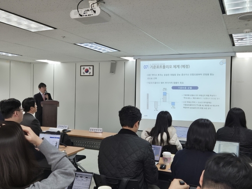 해외비중 50% 돌파 국민연금 "국내주식 수십조원 매도 충격 완화"_송하린