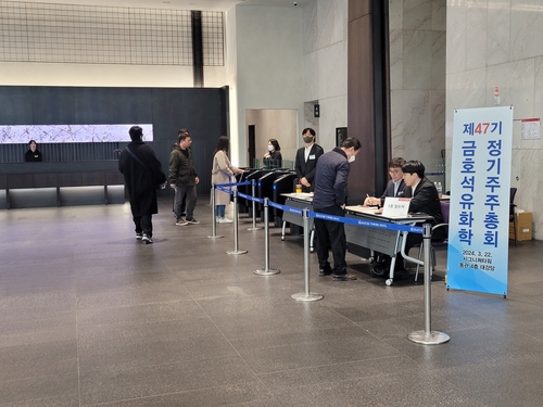 주총 참여 주식수 73% 넘어…'경영권 분쟁' 금호석화 주총에 쏠린 관심_최정우