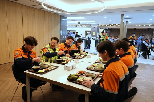 초일류 해법 찾는 장인화 포스코그룹 회장, 100일 현장경영 돌입_이윤구