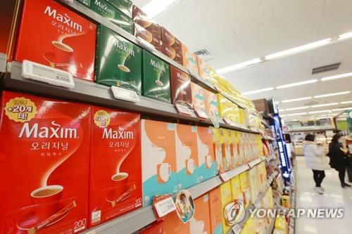 서울시내 한 대형마트에 진열된 동서식품 제품들