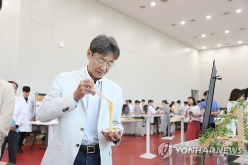 식품업계, 정부 압박에 "가격 인상 계획 없다" 한 목소리_이미란