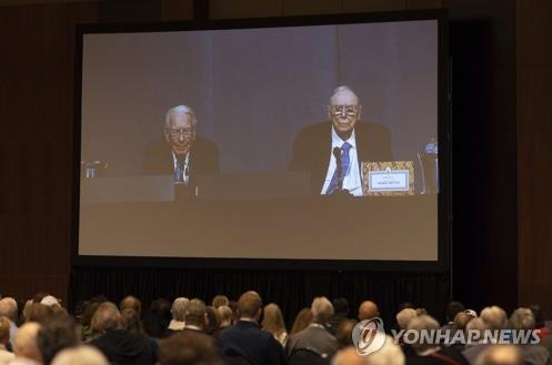 2023년 버크셔 해서웨이 주주총회에 참석한 워런 버핏