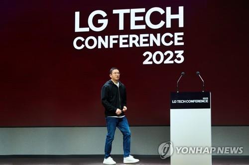 구광모 LG 회장 "대체 불가능한 가치 제공"…5년간 100조원 투자_김경림