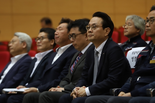 우여곡절 속 방경만號 출항…"글로벌 톱티어 기업 도약"_박준형
