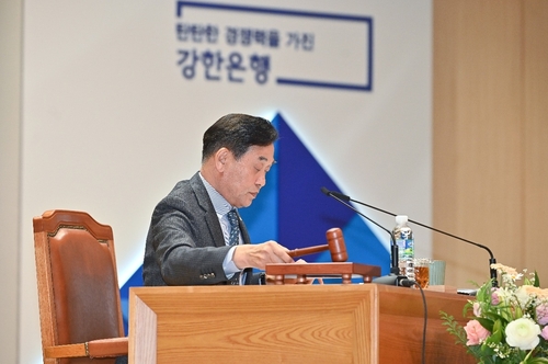 JB금융 주총서 격돌한 1·2대 주주…삼양서 이례적 참석_이수용