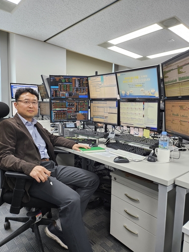 [딜링룸 탐방] 이민규 신한銀 팀장 "목표수익 30%는 퀀트로…AI 기반"_손지현