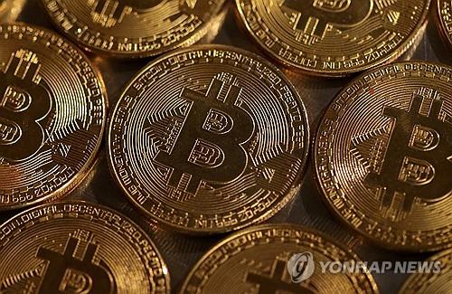 분주한 가상자산 투자자들…"반감기·이더리움 ETF·美 금리"_윤시윤