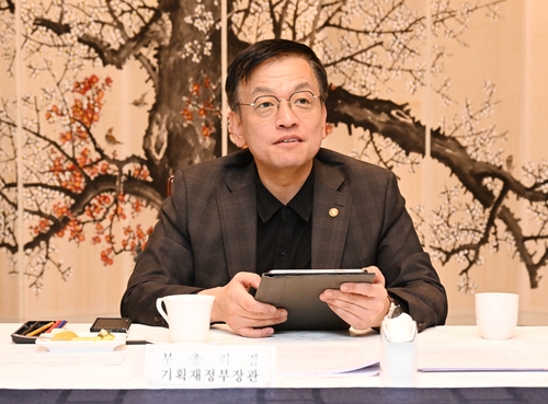 최상목 "중동발 불확실성 영향 예의주시…즉각 대응 준비"_박준형