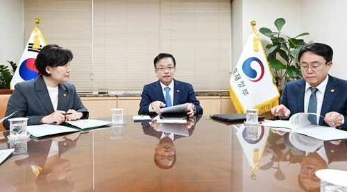 정부, 물가 잡는데 공정위 감시 대폭 강화…"담합의심 신속 조사"_최욱