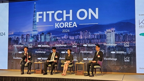 피치 "은행 공공재 성격 강해져 상업성 저하…영업 제약"_이수용