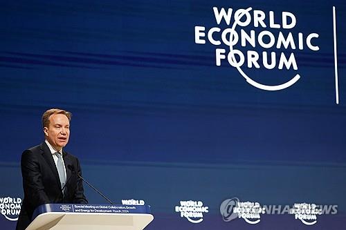WEF 총재 "나폴레옹 전쟁 이후 이런 부채 본 적 없어"_윤시윤