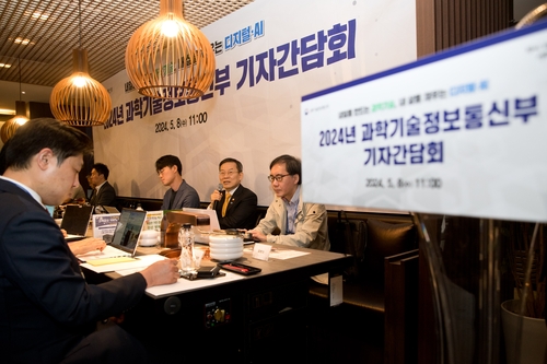 '취임 2년' 이종호 과기부 장관 "단통법 폐지·AI기본법 등 입법 시급"_최정우