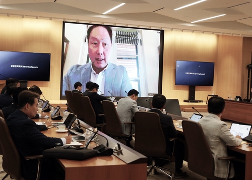 "2026년까지 80조 확보"…SK, AI·반도체 투자 '드라이브'_유수진