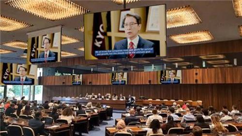 신창재 교보생명 의장, 제네바포럼에서 윤리경영賞 수상_정지서