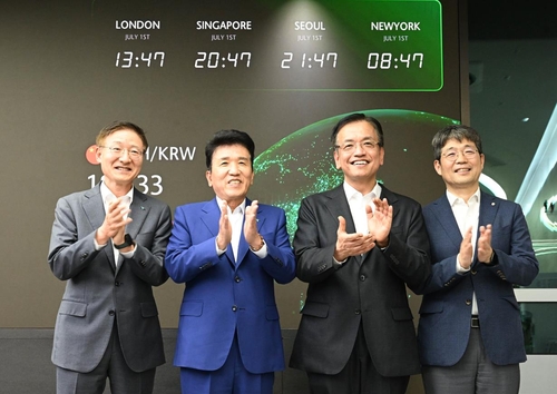 ※왼쪽부터 이승열 하나은행장, 함영주 하나지주 회장, 최상목 부총리, 유상대 한은 부총재