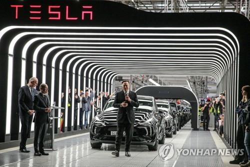 월가, 테슬라 목표주가 300달러대로 잇따라 상향 조정_김현