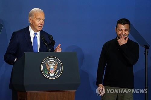 바이든, 젤렌스키 '푸틴 대통령'으로 소개…정신력 쇠퇴 또 논란_윤시윤