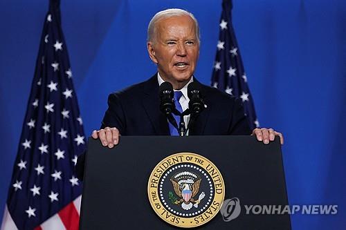 "바이든, 나토 기자회견 도중 '인플레이션 촉발' 자인"_김현