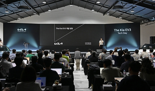 기아 EV3는 어떻게 진화했나…전비·편의성 잡았다_김경림