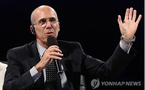 美 할리우드 거물 겸 민주당 공동의장, 바이든에 정치자금 고갈 경고_배수연