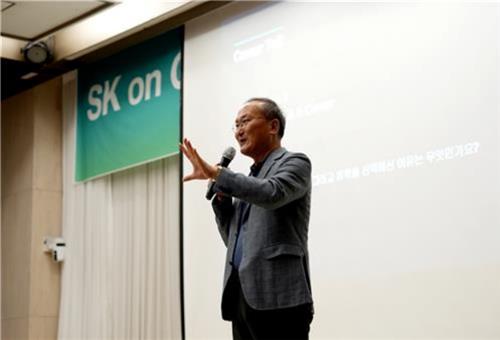 후배들 만난 이석희 SK온 사장 "사람·연구 투자 아끼지 말아야"_유수진